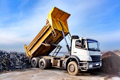 How do the Hydraulics in a Tipper Truck Work?