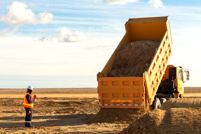 How much dirt can a dump truck hold 2022- Get a quote | iseekplant