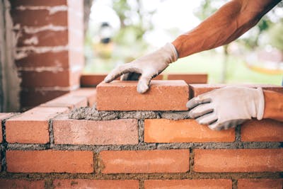 Bricklaying cost guide 2022- Get rates | iseekplant