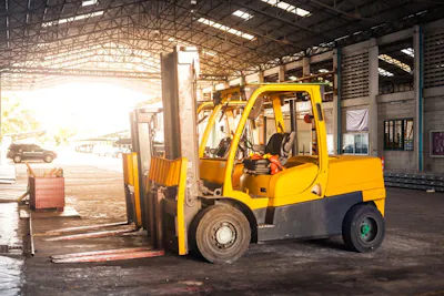 Forklift hire rates in Melbourne: electric, LPG & rough terrain costs
